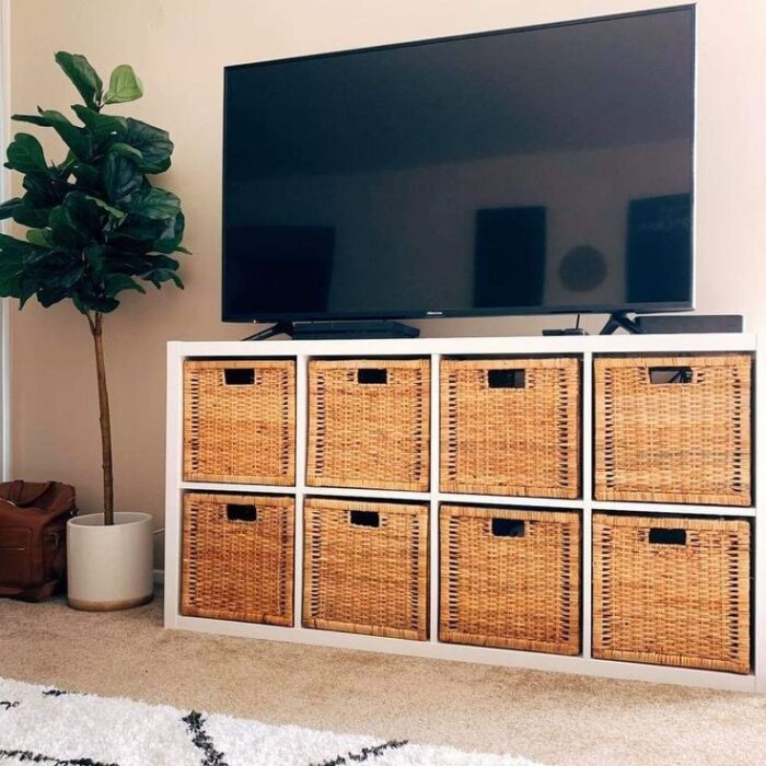 Meuble ou console de rangement avec paniers en rotin